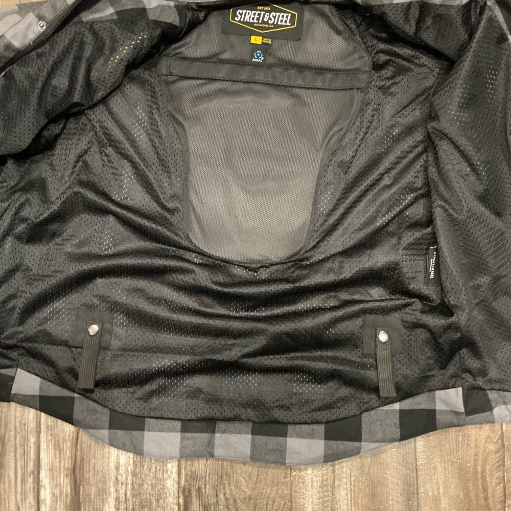 Street & Steel Black & Gray Plaid Button-Down Shirt - Picture 6 of 16